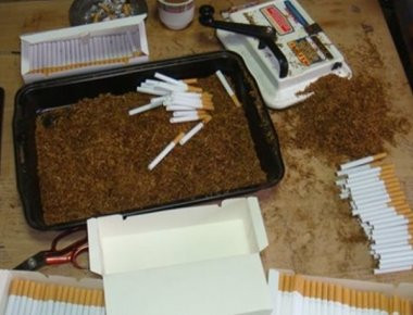 Κορινθία: Έπιασαν στα πράσα πωλητή λαθραίων τσιγάρων και καπνού